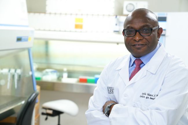 El médico de Roswell Park Kunle Odunsi recibió reconocimiento por su ...